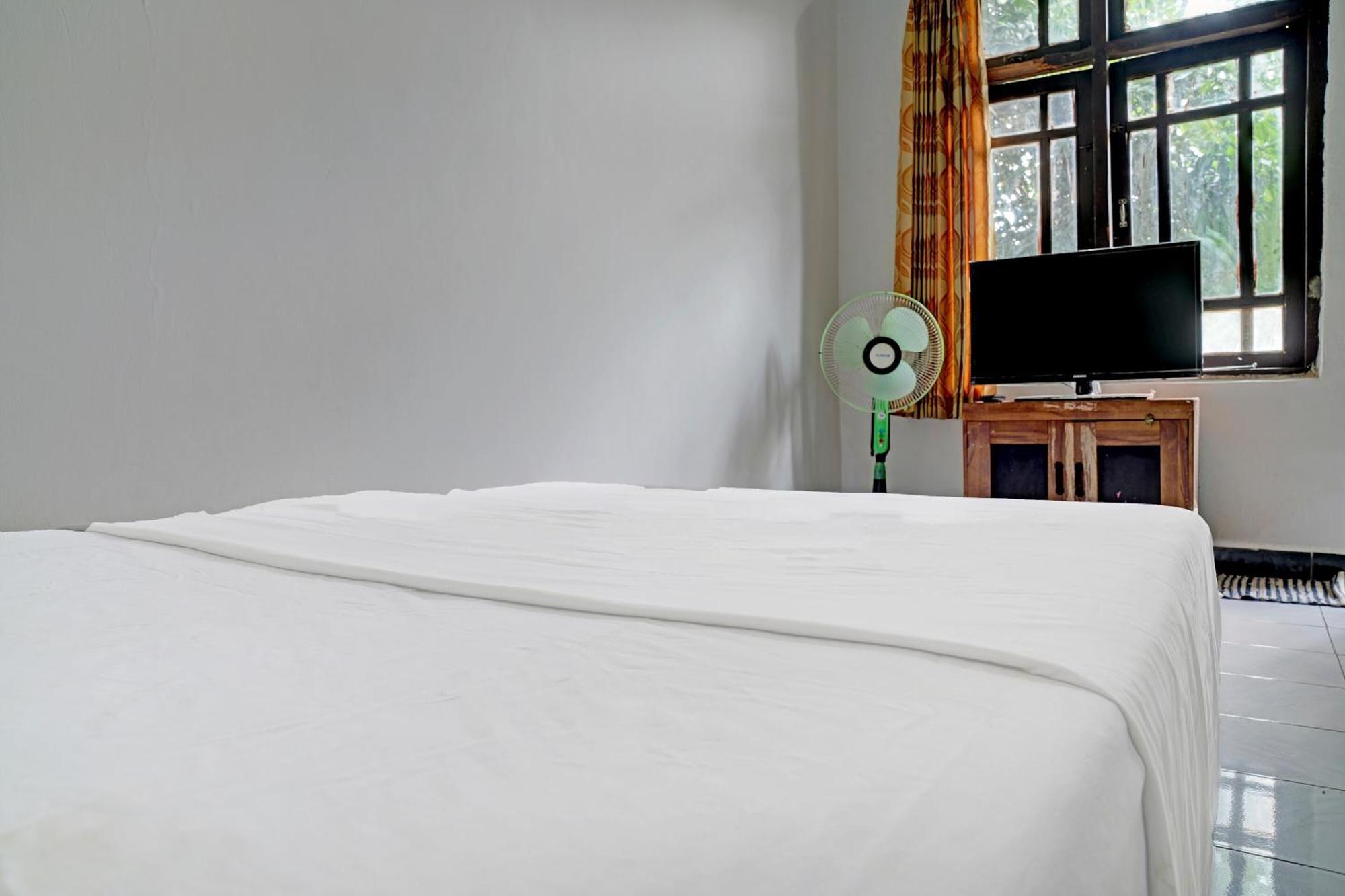 Spot On 92856 Home Stay Syariah Aom Kusman Sukabumi Exterior photo