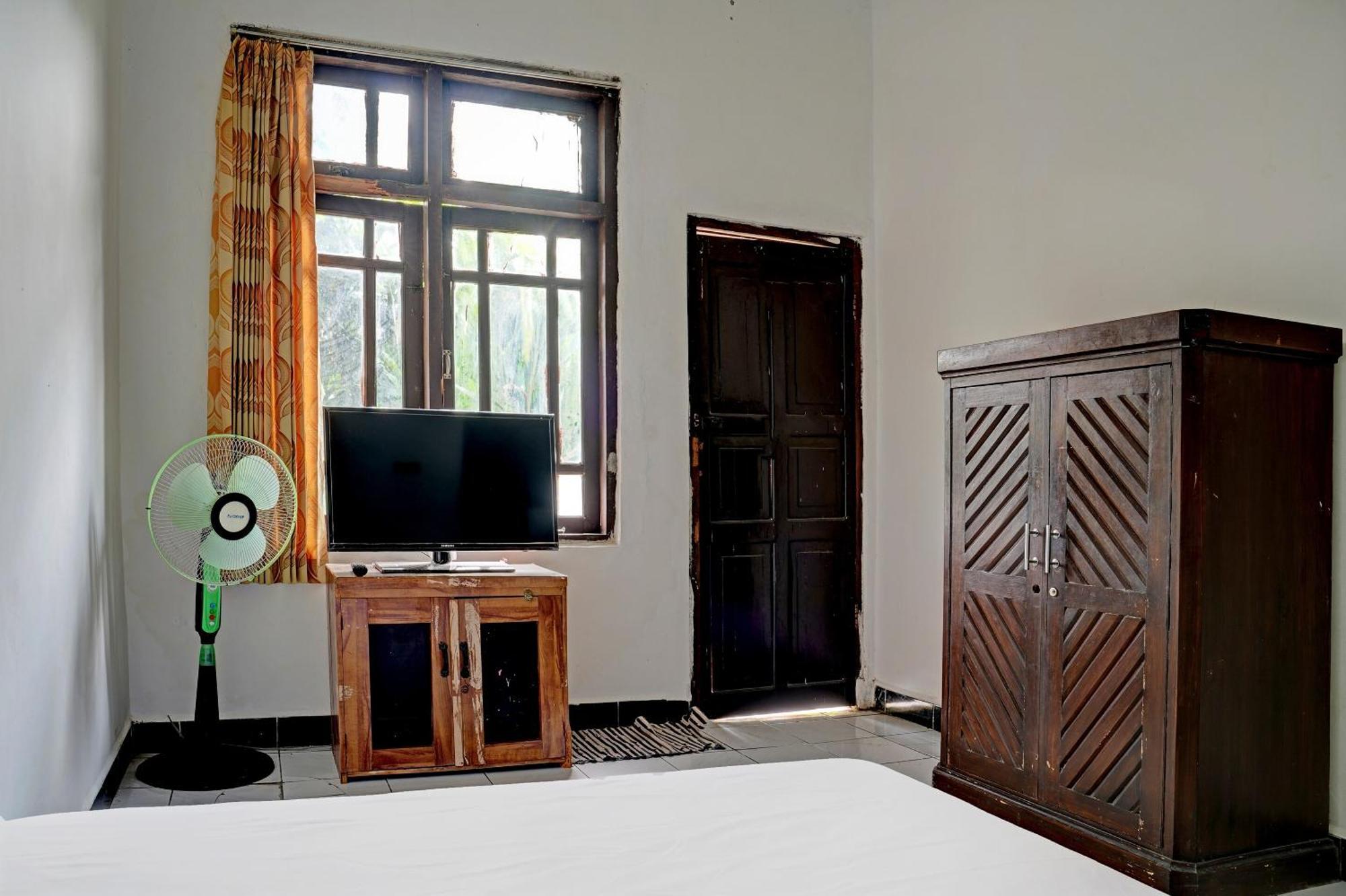 Spot On 92856 Home Stay Syariah Aom Kusman Sukabumi Exterior photo